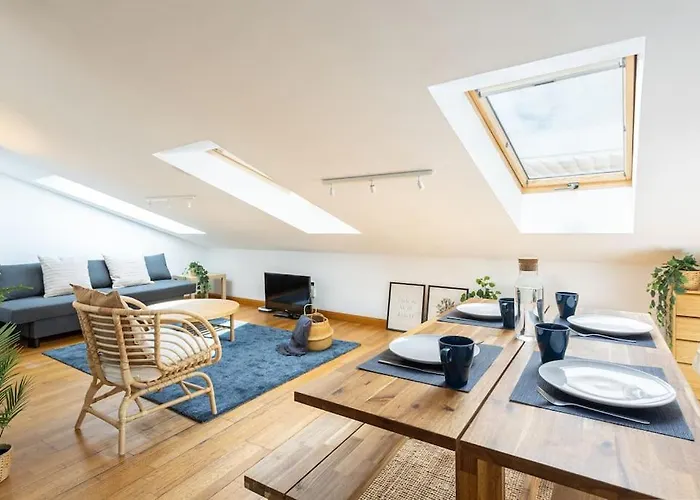 Penthouse In St Montano, Historic Centre, Wifi.
