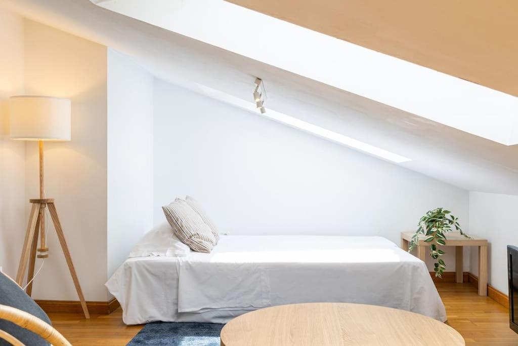 Penthouse In St Montano, Historic Centre, Wifi.